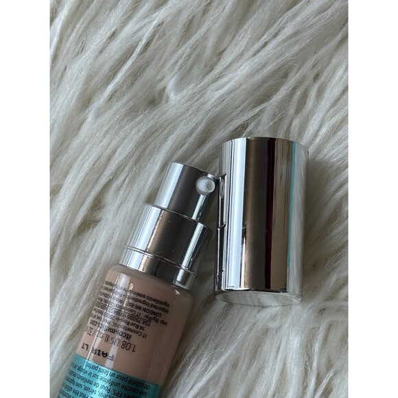 IT Cosmetics CC+ Cream Natural Matte Foundation with SPF 40 Fair Light - Picture 8 of 12